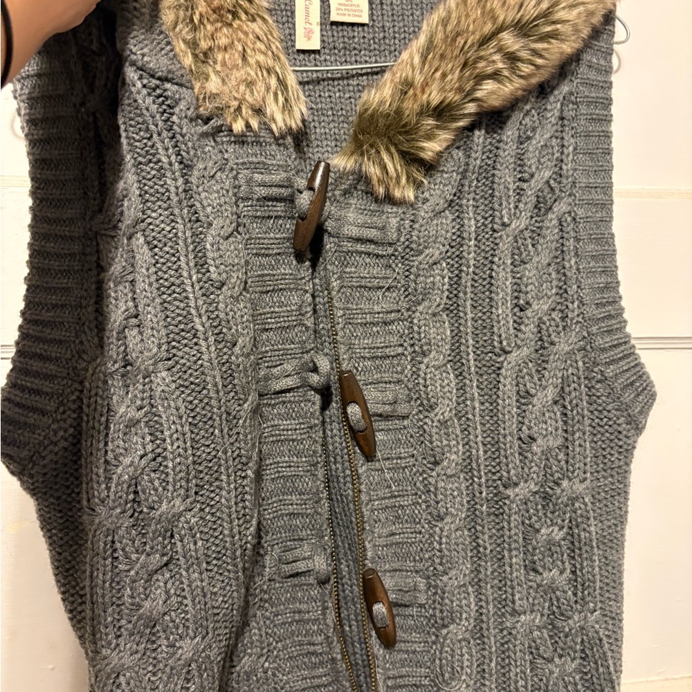 Gray Cable Knit Sweater Vest with Faux Fur Collar